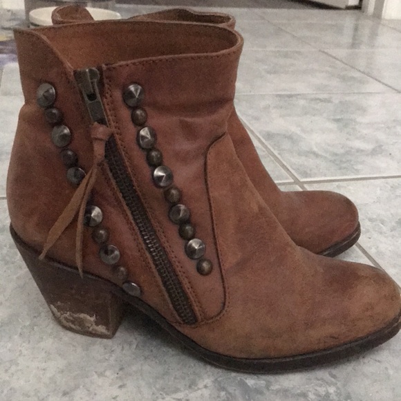 Tan ankle booties - Picture 3 of 3
